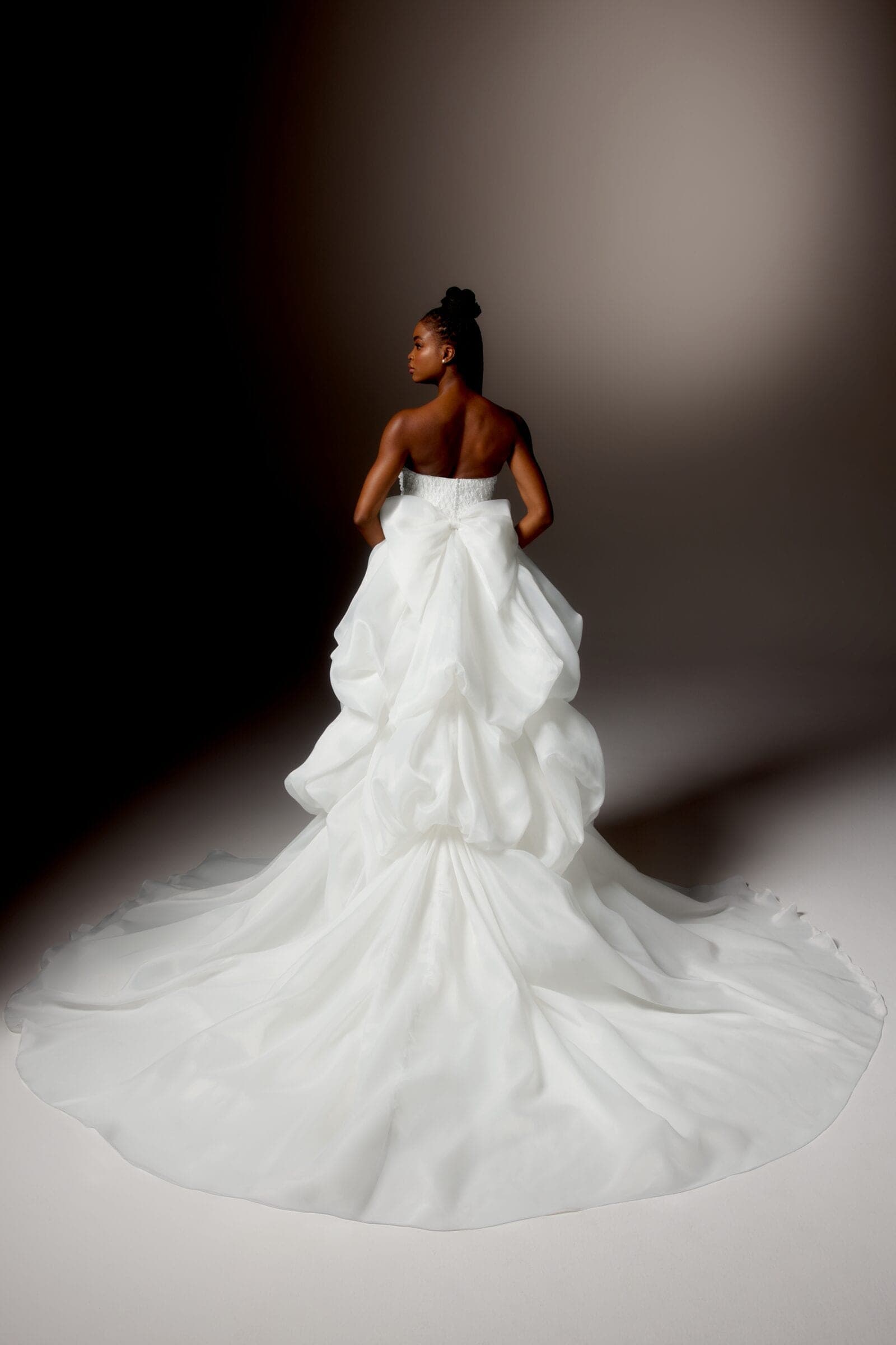 Abito da sposa Bravura Justin Alexander Signature, vista posteriore — atelier Scuderi Spose Trapani