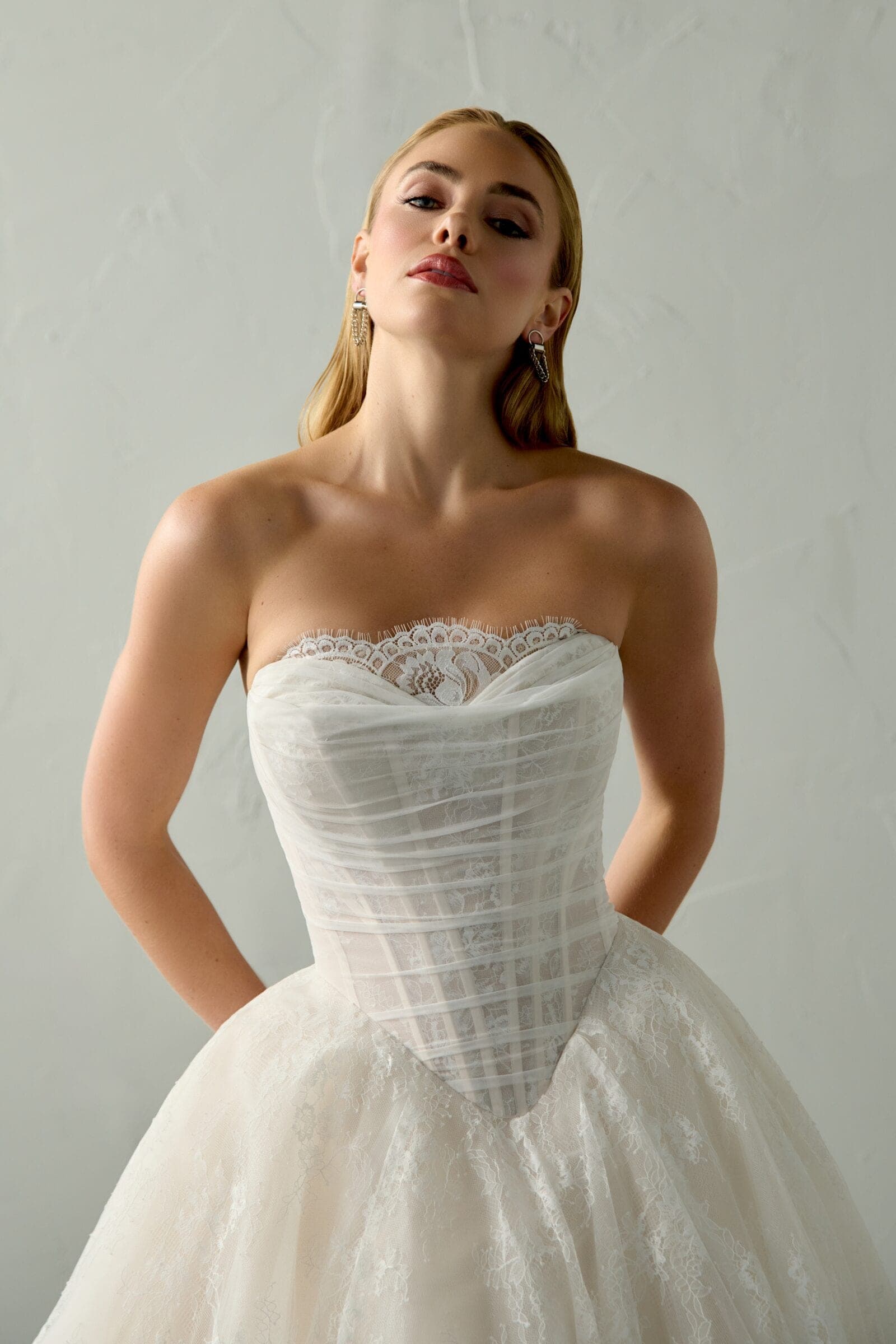 Abito da sposa Eris Justin Alexander Signature, dettaglio del corpetto — atelier Scuderi Spose Trapani