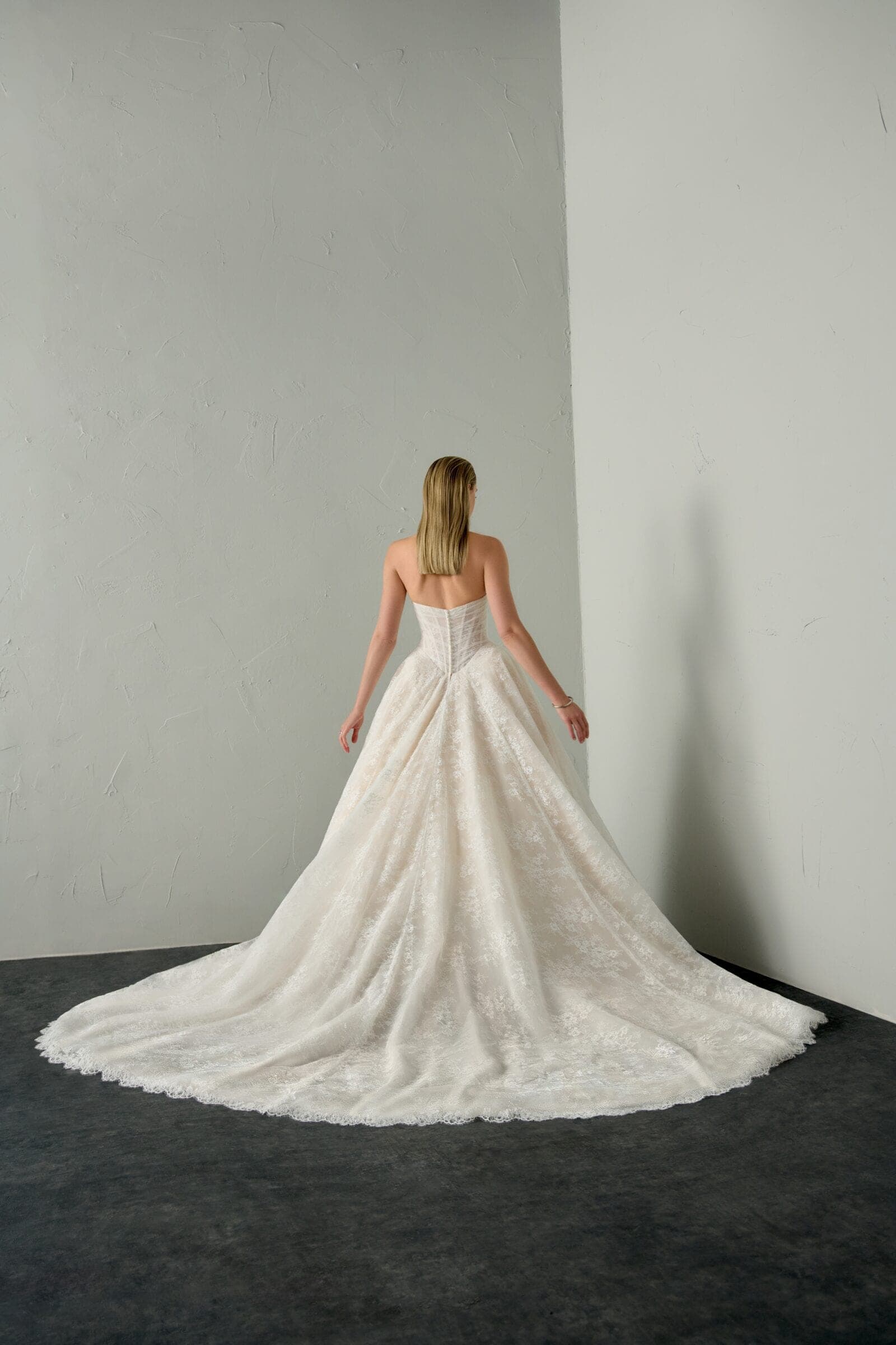 Abito da sposa Eris Justin Alexander Signature, vista posteriore — atelier Scuderi Spose Trapani